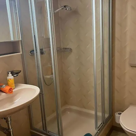 An Ruhiger Lage Mit Schoener Bergsicht By Interhome شقة *